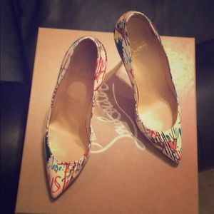 Hardly Worn ! Deno’s put Red Non Scratch bottoms